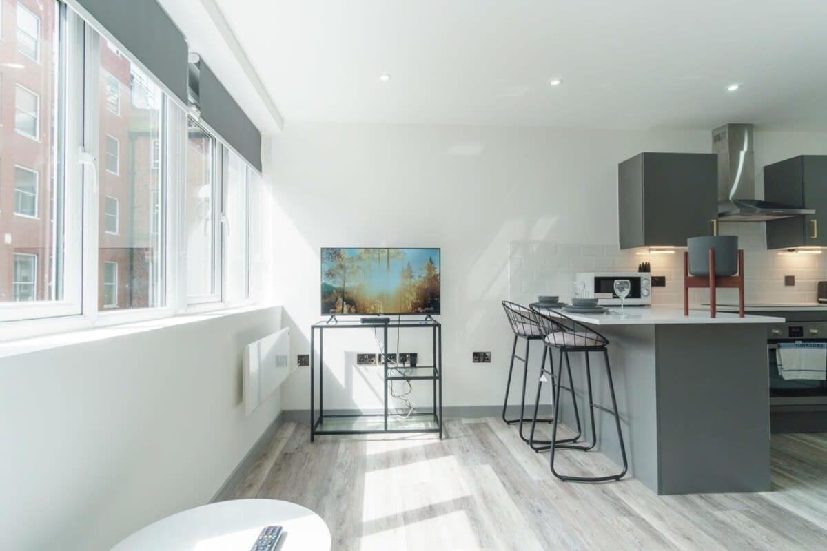 Modern 1 Bedroom Apartment In Preston Centre 외부 사진